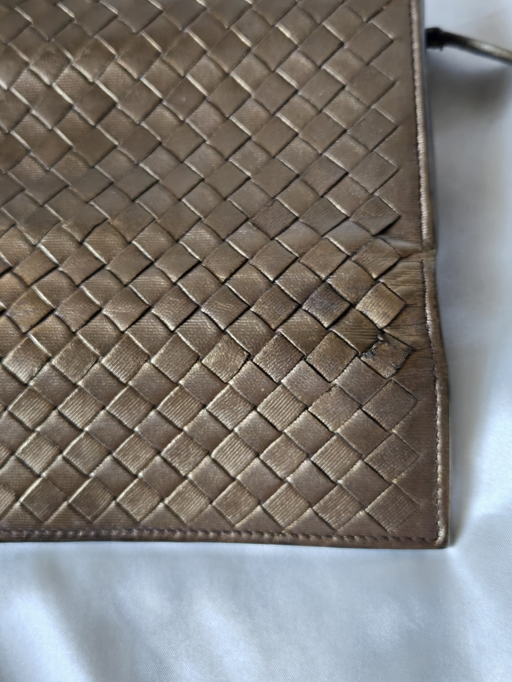 Bottega Veneta Metallic Gold Intrecciato Leather Wallet - Picture 16 of 16
